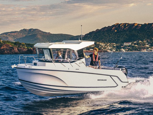 QUICKSILVER 625 Pilothouse